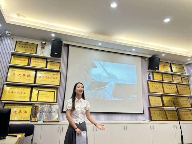 ˵: DCD9EF83-FF74-426A-901E-963A1E557FE3_big